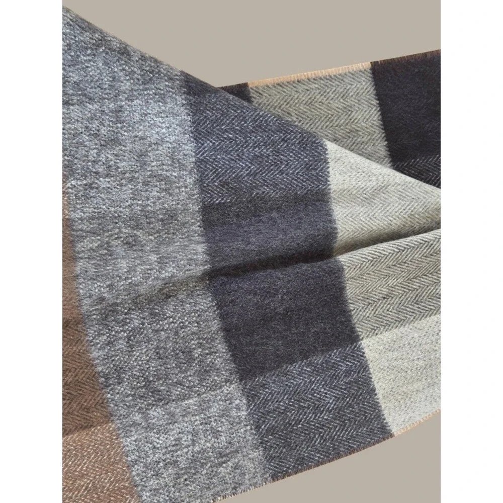 V. FRAAS neutral colored